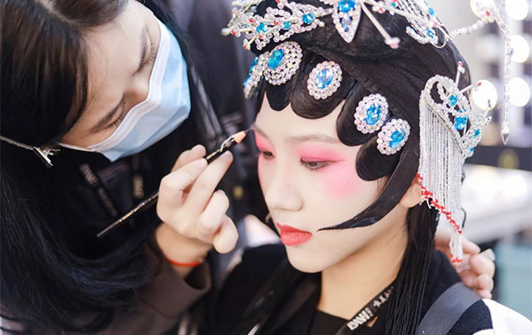 百美汇彩妆专业课程